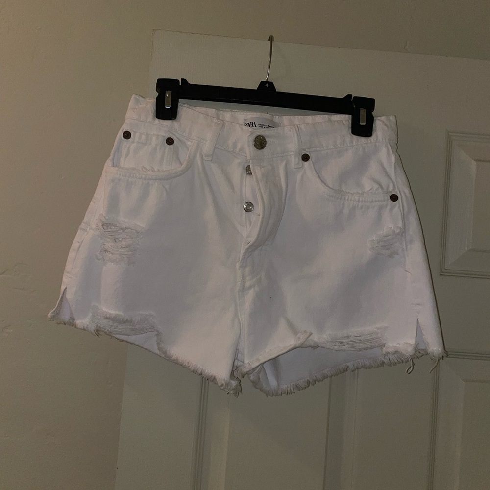 Zara White Distressed Women Shorts